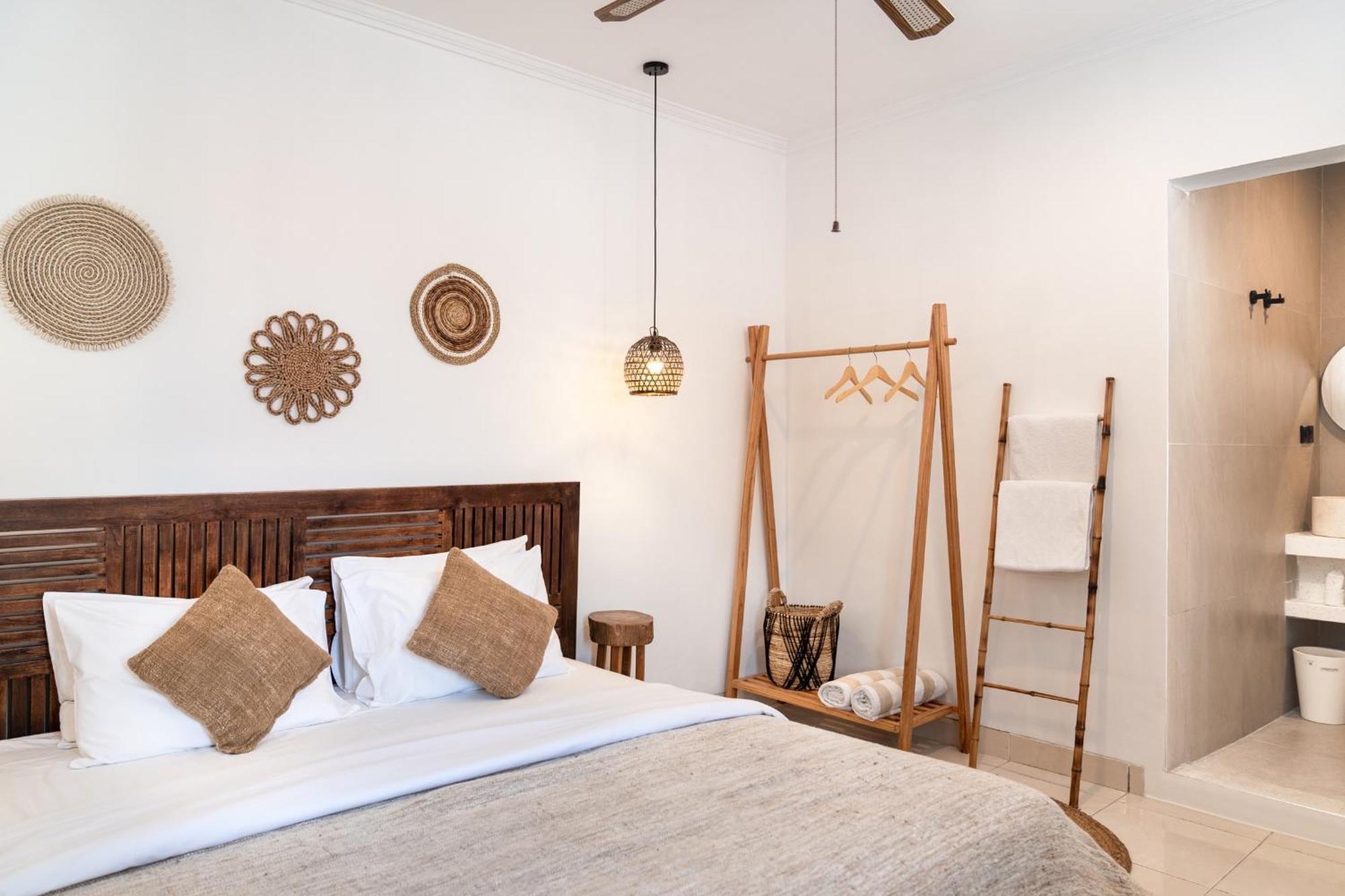 סמיניאק Casa De Lupe 5 Bedroom Villa In Kerobokan מראה חיצוני תמונה