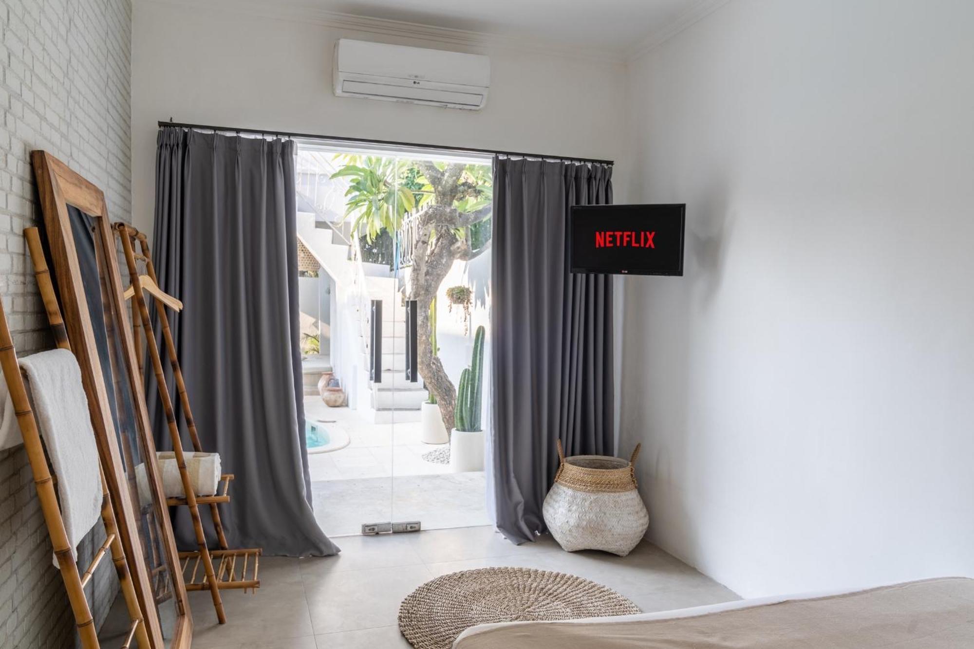 סמיניאק Casa De Lupe 5 Bedroom Villa In Kerobokan מראה חיצוני תמונה